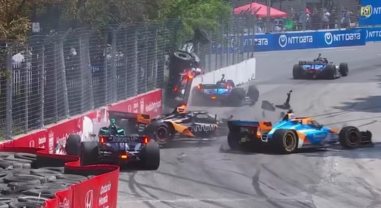 Video: Šaušalīga avārija "IndyCar" sacensībās Toronto