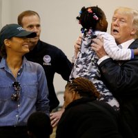 ФОТО: Трамп посетил пострадавшие от урагана "Харви" районы