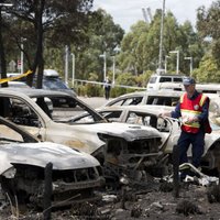 Ugunsgrēkā Sidnejas Olimpiskajā parkā sadeg desmitiem automašīnu