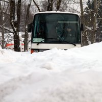 Slikti braukšanas apstākļi un šoferu trūkums – trešdien atcelti vairāk nekā 20 autobusu reisi
