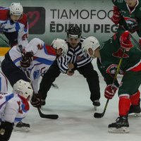 Foto: 'Zemgale/LLU' hokejisti rezultatīvā mačā uzvar 'Liepāju'