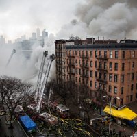 Ņujorkā pēc sprādziena sabrūk divas mājas; vismaz 19 cilvēki ievainoti (plkst. 07:15)