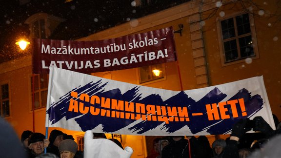 Protests pret pāreju uz latviešu valodu skolās