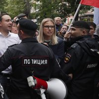 Maskavas policija aizturējusi opozīcijas protesta dalībniekus