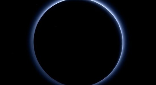 NASA опубликовало уникальные фото голубого неба Плутона