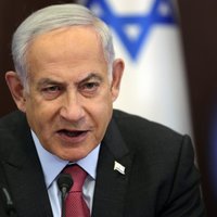 Netanjahu atlaiž aizsardzības ministru, kurš bija aicinājis apturēt tieslietu reformas virzīšanu