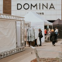 В палатках возле Domina Shopping можно приобрести товары от 15 торговцев