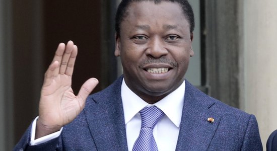 Togo līderis paraksta prezidenta vēlēšanas izslēdzošu konstitūciju