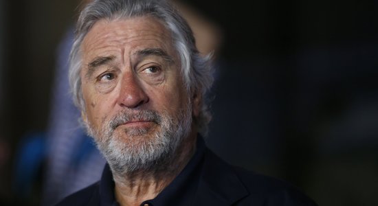 'Meli kļuvuši par instrumentu šarlatāna arsenālā.' Robertu De Niro cenzē balvas ceremonijā