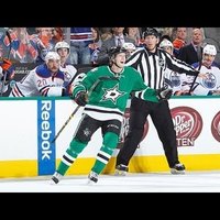 Video: Vēl viens 'gols' no laukuma centra NHL spēlē