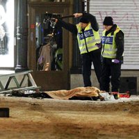 Viens bojāgājušais un divi ievainotie teroristu sarīkotos sprādzienos Stokholmā