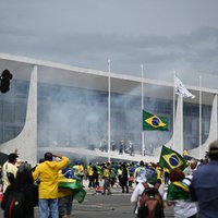 Ieņemts Kongress un atstādināts gubernators: kas svētdien notika Brazīljā