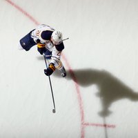 Girgensona 200. spēlē NHL 'Sabres' izcīna trešo uzvaru pēc kārtas