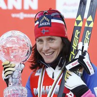 Titulētā norvēģu slēpotāja Bjergena ir pirmdzimtā gaidībās; uz laiku pamet sportu