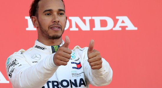 Hamiltons ar uzvaru Japānas 'Grand Prix' vēl vairāk pietuvojas kārtējam F-1 čempiona titulam