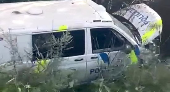 ВИДЕО: во время погони за пьяным водителем полицейская машина угодила в канаву