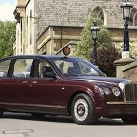 Londonas centrā salūst britu karalienes 'Bentley' limuzīns