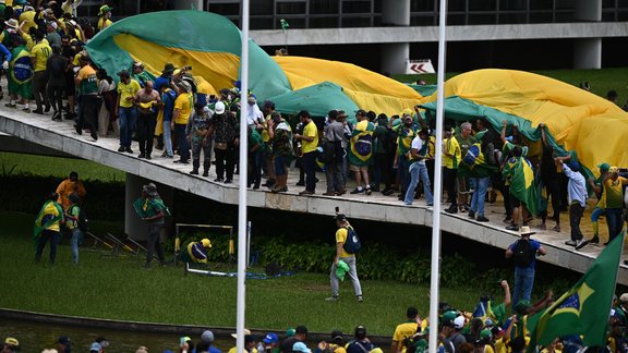 Bolsonaru atbalstītāji ieņem Brazīlijas kongresu  - 3