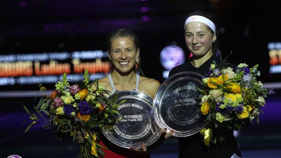 Aljona Ostapenko/Alicija Rosolska