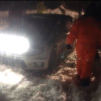 Video: Tā tik ir ziema! Montekarlo rallija ātrumposmā sniegā iestrēgst sporta mašīnas