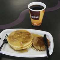 'McDonald's' 24 stundu brokastu piedāvājums ir katastrofa, vērtē darbinieki