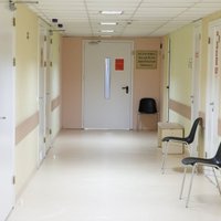 Latvijā stacionēto Covid-19 pacientu skaits pieaudzis līdz 62