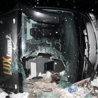 Igaunijā autobusa avārijā smagi cietis arī Latvijas pilsonis