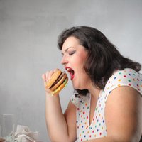 12 фраз, которые нельзя говорить человеку с ожирением