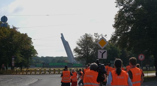 Divus gadus pēc pieminekļa nojaukšanas par pamatotu atzīst aizliegumu organizēt sapulci pret to