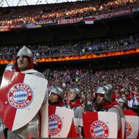 Minhenes 'Bayern' draud sods par līdzjutēju izgatavotu aizvainojošu plakātu