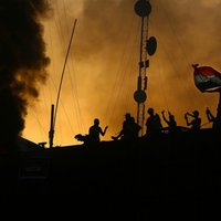 Irākā turpinās nemieri; tiek sasaukta parlamenta ārkārtas tikšanās