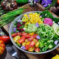 Apēst varavīksni. Kādēļ ir svarīgi ēst daudzkrāsainu ēdienu?