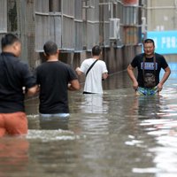 Spēcīgās lietavās Ķīnā gājuši bojā 24 cilvēki