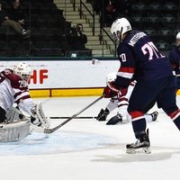 Latvijas U-18 izlases hokejistiem smaga sakāve cīņā pret favorītiem amerikāņiem