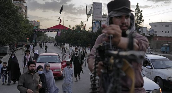 Afganistānā ANO darbiniecēm 'Taliban' aizliedz strādāt