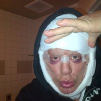 Mikijs Rūrks publisko foto ar izkropļotu seju