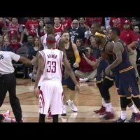 Video: NBA rezultatīvākais spēlētājs Hārdens iesper Džeimsam par kājstarpi