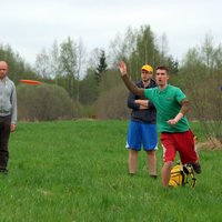Laumas parkā aizvadīts Otrais posms Latvijas čempionātā disku golfā