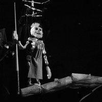 Spēles ar skeletiņiem. Leļļu teātrī iestudēta neparasta versija par Pinokio