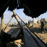 Izraēla un 'Hamas' turpina savstarpējos triecienus