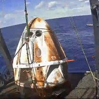 'SpaceX' kosmosa kuģis 'Crew Dragon' veiksmīgi nolaidies Atlantijas okeānā
