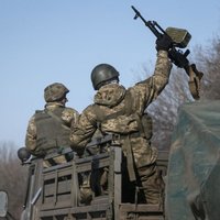 Luhanskā atsākušās cīņas starp separātistiem un Ukrainas spēkiem