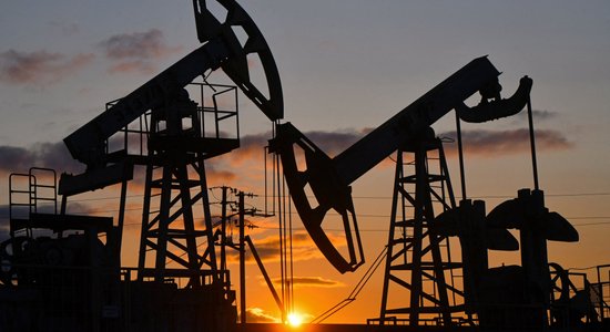 OPEC šogad prognozē spēcīgu globālā naftas pieprasījuma kāpumu
