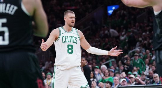 Porziņģim varens bumbas trieciens grozā no augšas sāpīgā "Celtics" zaudējumā