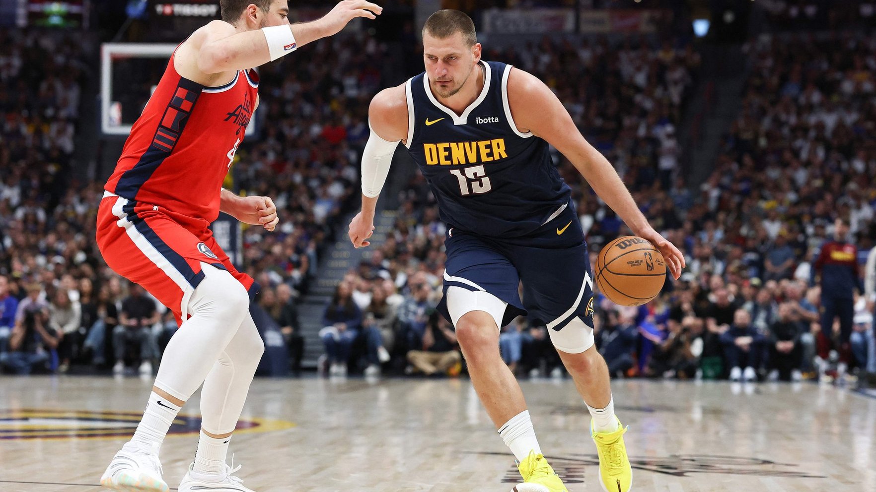 Jokiča "triple-double" neglābj no zaudējuma sērijas otrajā spēlē
