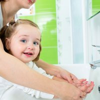 Jaunāko klašu skolēnus izglītos par roku mazgāšanas svarīgo nozīmi