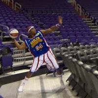 Video: Jauns rekords – precīzs trāpījums basketbola grozā no 33 metriem