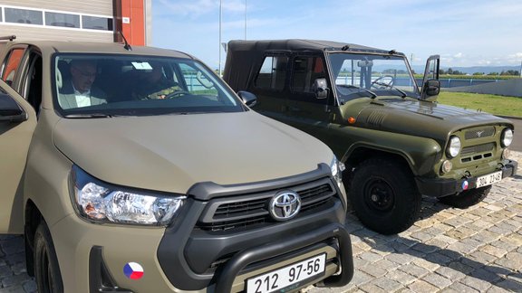 Čehijas armija atsakās no UAZ par labu 'Toyota' - 7