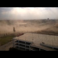 Video: Ulbrokas ielas iedzīvotājus pārsteidz smilšu vētra