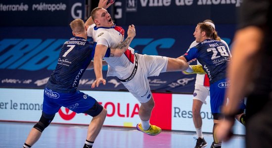 Mbapē vēro Krištopānu, PSG handbolisti uzvar EHF Čempionu līgas spēlē